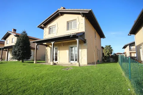 Casa de 216 m² a Udías