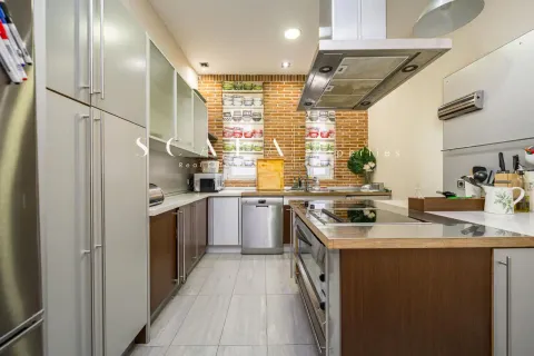 Wohnung 111 m² in Madrid