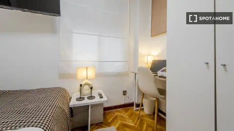 Zimmer zur Miete, Madrid (3/19)