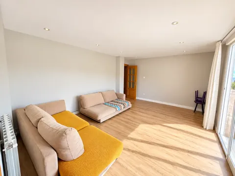Pis de 73 m² a Los Corrales de Buelna (2/18)