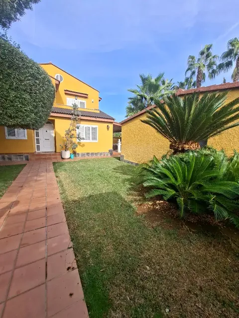 Будинок 330 м² у Riba-roja de Túria