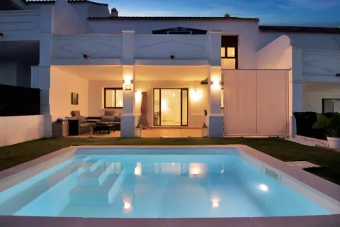 House 228 m² in Casares