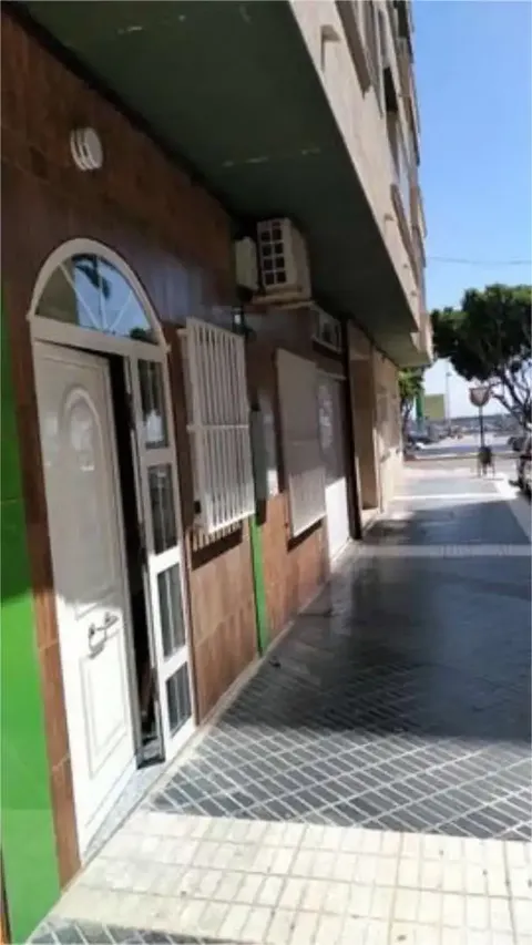 Piso de 65 m² en Adra