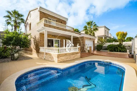 Casa de 220 m² a Cubelles (2/47)