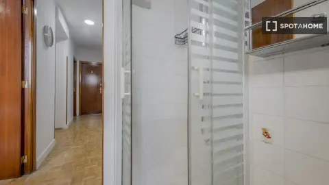 Кімната в оренду, Madrid