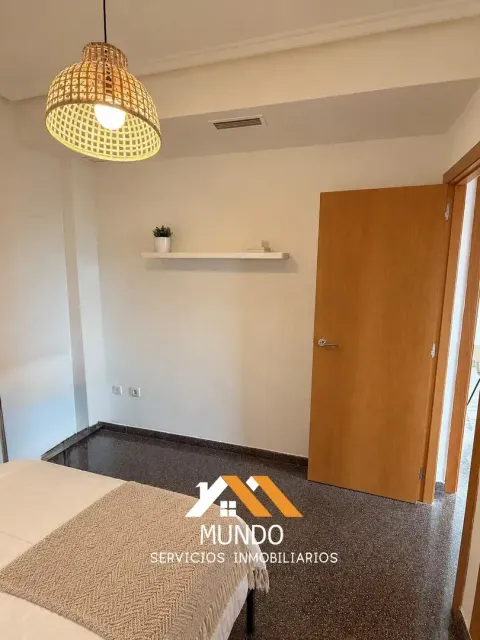 Habitació de lloguer, la Pobla de Vallbona (2/3)