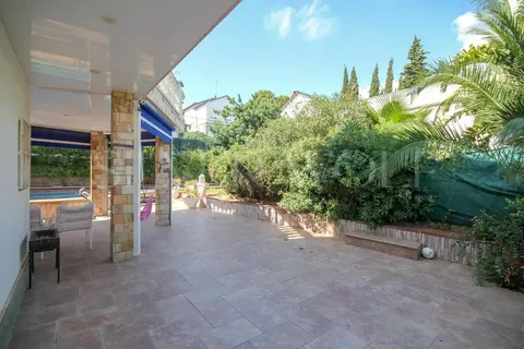 Будинок 434 м² у Castelldefels