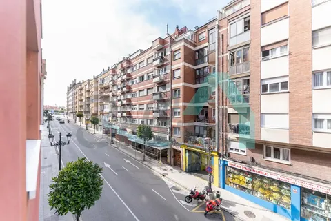 Pis de 85 m² a Oviedo