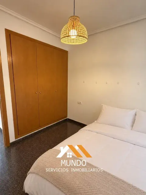 Habitació de lloguer, la Pobla de Vallbona (3/3)