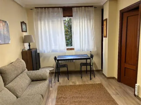 Pis de 40 m² a Oviedo (4/8)