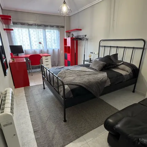 Room for rent, Narón