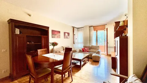 Flat 100 m² in Jaca