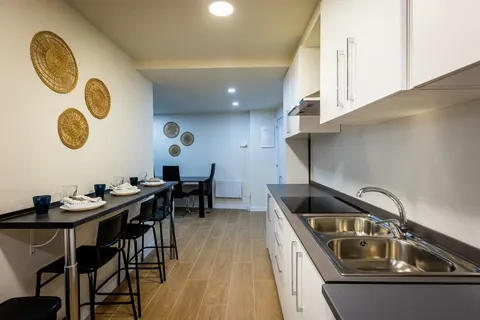 Habitació de lloguer, Parla