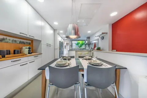 Будинок 238 м² у Sant Cugat del Vallès