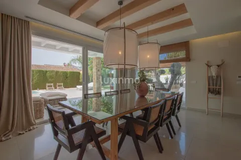 Haus 300 m² in Dénia