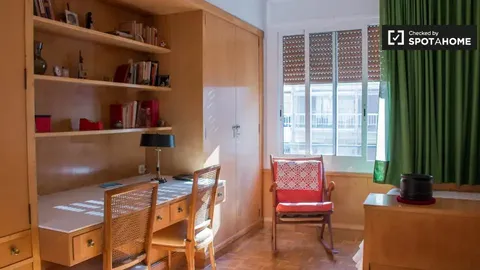 Room for rent, Barcelona (3/19)