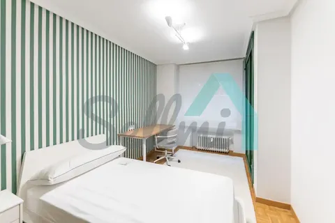 Pis de 83 m² a Oviedo