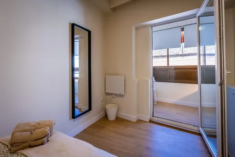 Habitació de lloguer, Parla