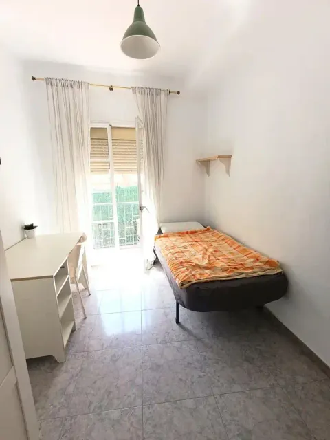 Stanza in affitto, Siviglia (3/10)
