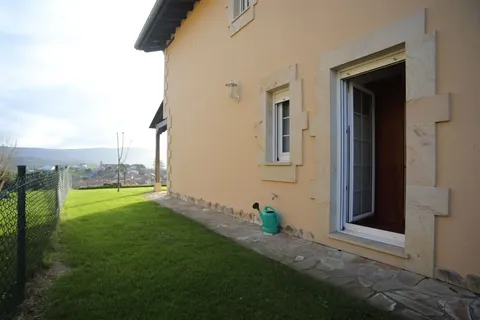 Casa de 216 m² a Udías