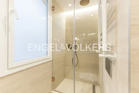 Wohnung 99 m² in Madrid