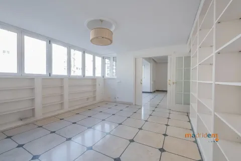 Flat 306 m² in Madrid (4/35)