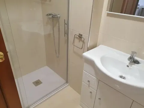 Zimmer 100 m², Ourense