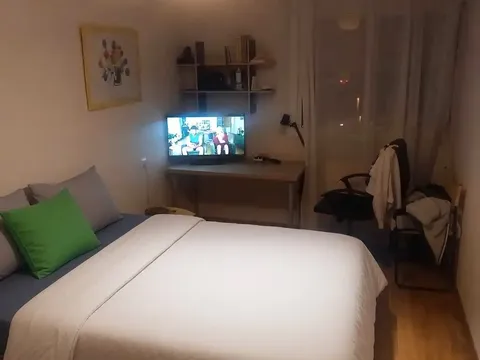 Room for rent, Arroyo de la Encomienda