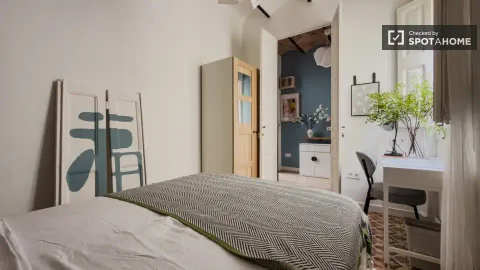 Room for rent, Barcelona (3/19)