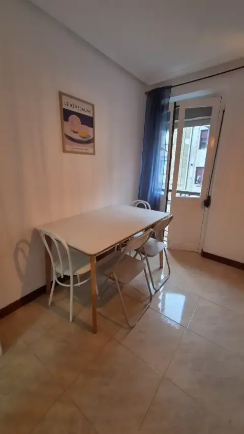 Appartement 70 m² à Mieres (2/8)