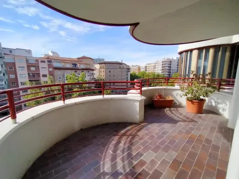 Piso de 186 m² en Zaragoza (2/88)