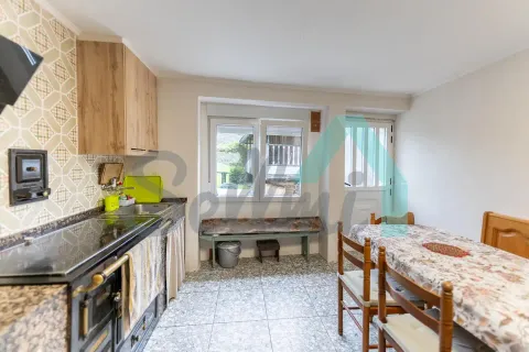 House 109 m² in Salas