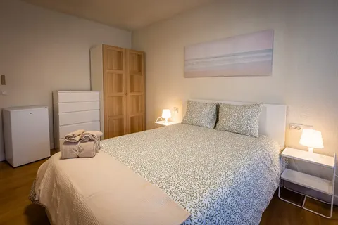 Habitació de lloguer, Parla