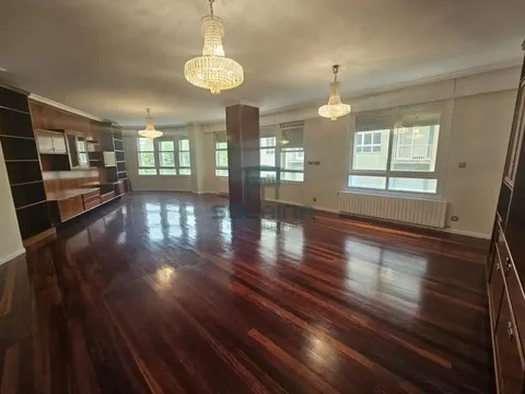 Wohnung 200 m² in Ourense