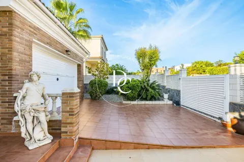 Haus 220 m² in Cubelles