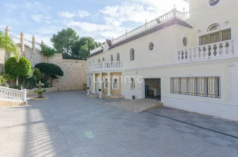 Будинок 1100 м² у Altea
