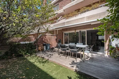 Будинок 242 м² у Sant Just Desvern