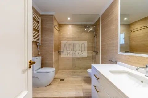 Appartamento 177 m² a Madrid