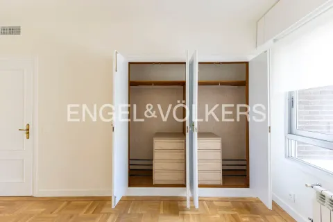 Wohnung 191 m² in Madrid
