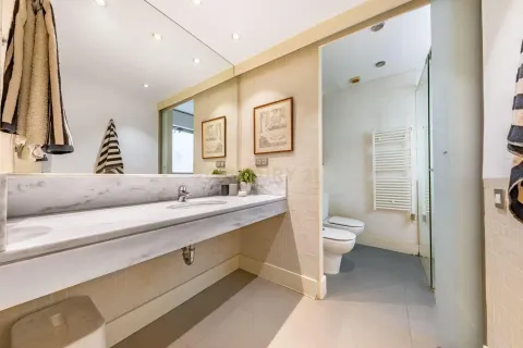 Будинок 238 м² у Sant Cugat del Vallès