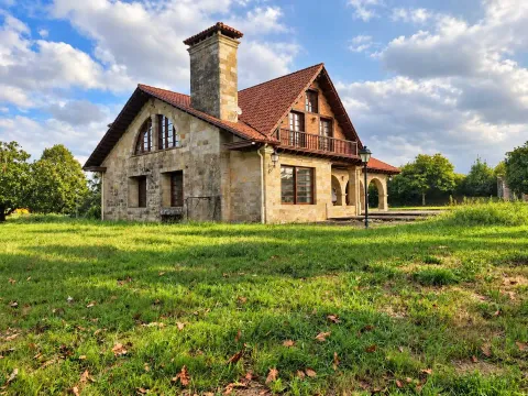 House 300 m² in Santillana del Mar (2/23)