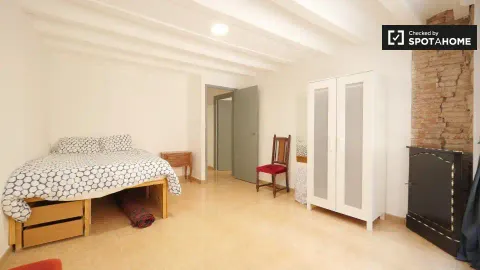 Room for rent, Barcelona (4/19)