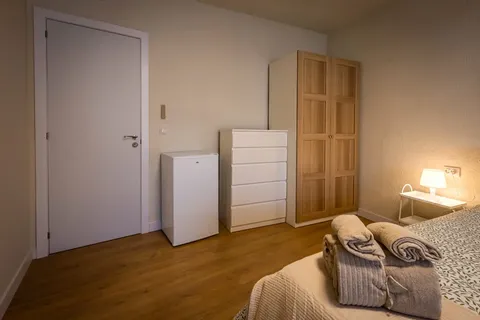 Habitació de lloguer, Parla
