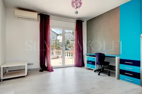 Будинок 434 м² у Castelldefels