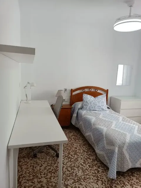 Habitació 100 m², Cabra