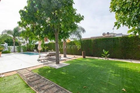 Haus 300 m² in Dénia