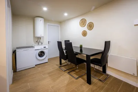 Habitació de lloguer, Parla