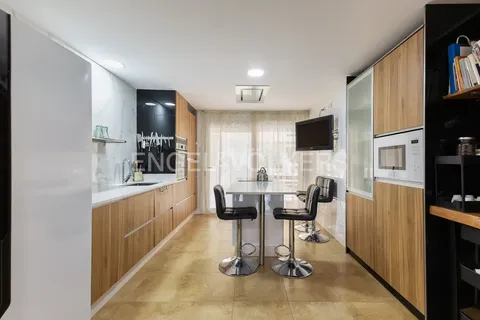 House 230 m² in Chiva