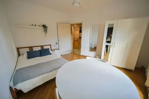 Room for rent, Barcelona (2/10)
