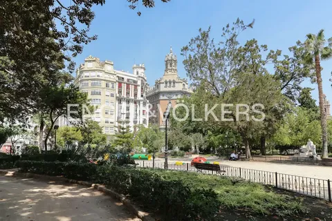Pis de 234 m² a València